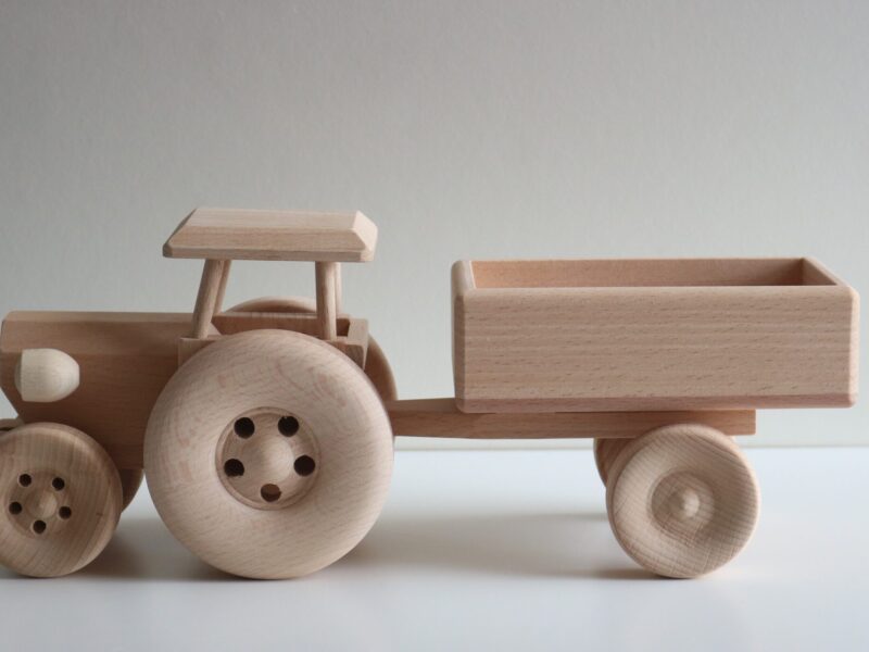 Farm Tractor With A Carriage (2594)