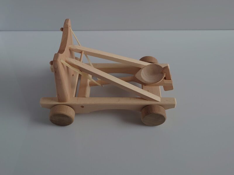 Large Catapult Machine On Wheels (2785)