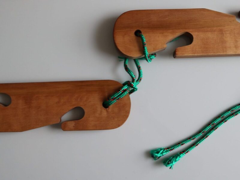 MLUTIBUY: x2 Wooden Flower Hangers + 4 TERRACOTTA POTS - For 4 Flower Pots