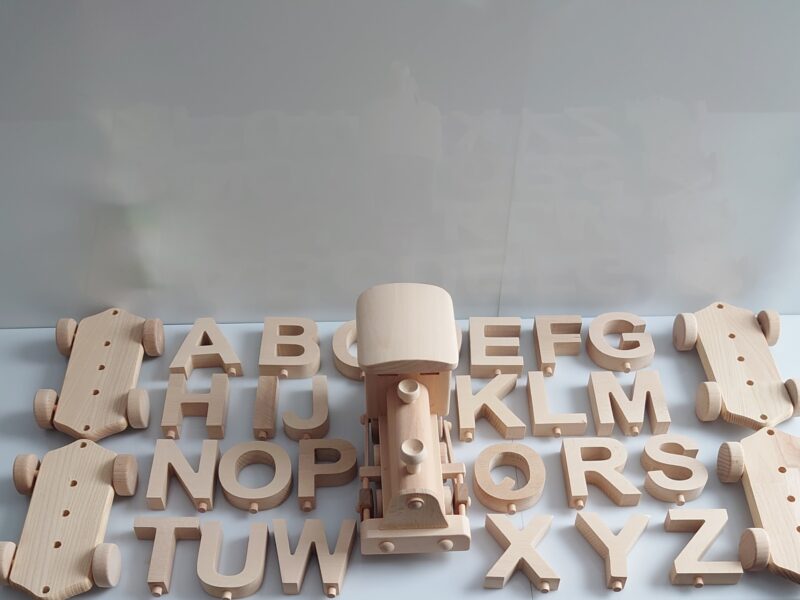 Large Train with FULL Alphabet Set (26 Letters) and 5 Large Carriages (2907)
