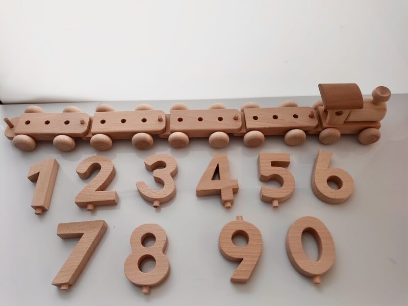 Small Train with FULL 0-9 Number Set (10 Numbers) and 4 Small Carriages (3001)